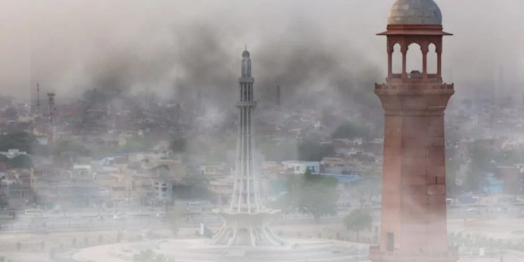 لاہور دنیا کا سب سے آلودہ شہر بن گیا، ایئر کوالٹی انڈیکس خطرناک سطح پر