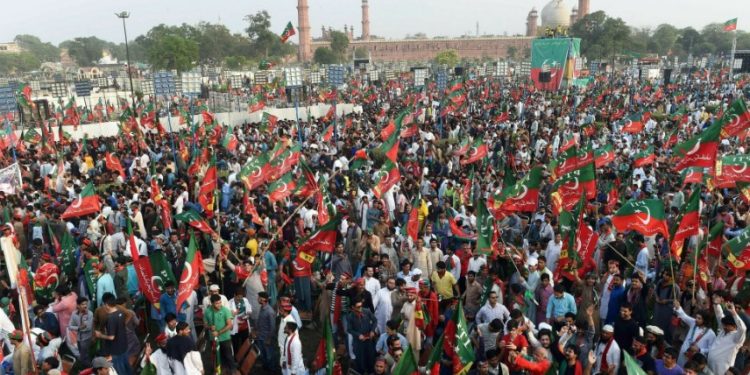 مینارِ پاکستان جلسہ، ڈی سی کو پی ٹی آئی کی درخواست پر 30 ستمبر تک فیصلہ کرنے کا حکم