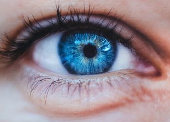 نیلی آنکھوں والے لوگ کون سی نسل سے ہیں؟