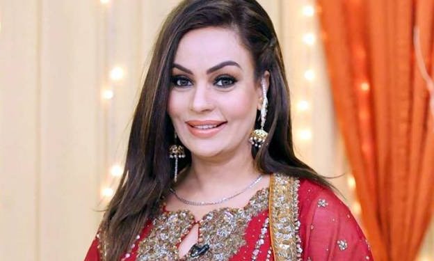 سعدیہ امام نے اپنی شادی پر کسٹمر کا جوڑا کیوں پہنا؟ دلچسپ کہانی سامنے آئی