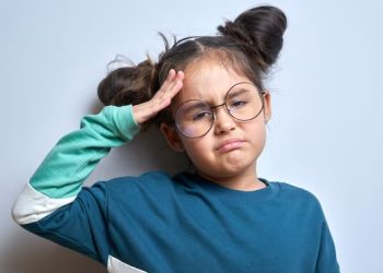 لڑکیوں کی نظر لڑکوں کے مقابلے زیادہ کمزور کیوں؟