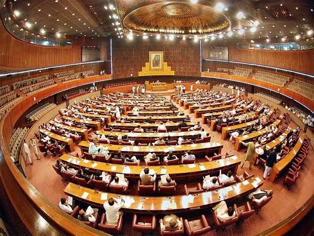 حکومت نے کل دونوں ایوانوں کا اجلاس بلالیا، آئینی ترمیم کا امکان