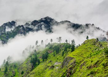 چھے سالہ بچی نے مراکش کے بلند ترین پہاڑ کی چوٹی کامیابی سے سر کر لی
