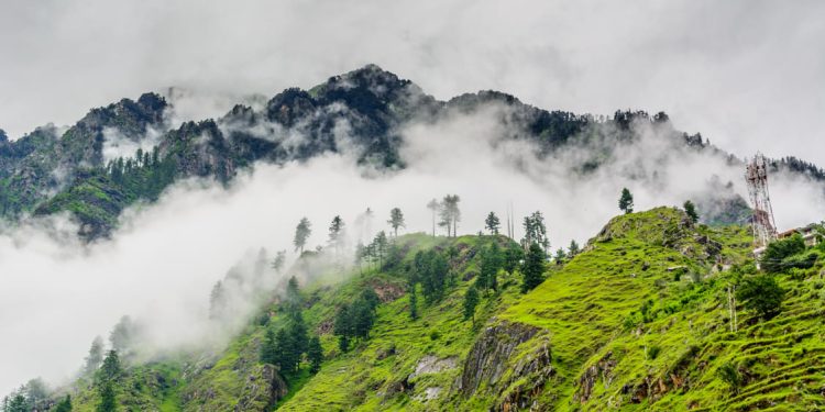 چھے سالہ بچی نے مراکش کے بلند ترین پہاڑ کی چوٹی کامیابی سے سر کر لی