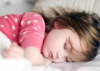 اضافی نیند بچوں کے رویے اور تعلیمی کارکردگی میں بہتری لاتی ہے، تحقیق