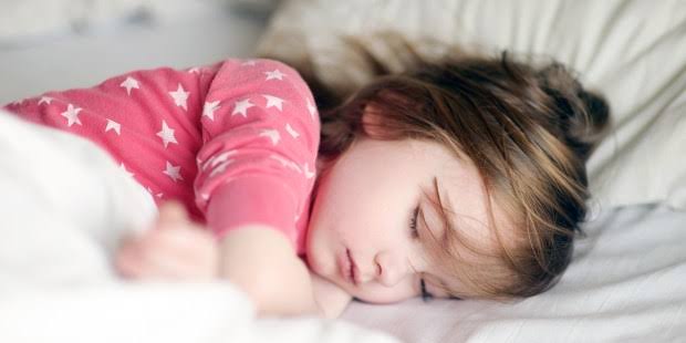 اضافی نیند بچوں کے رویے اور تعلیمی کارکردگی میں بہتری لاتی ہے، تحقیق