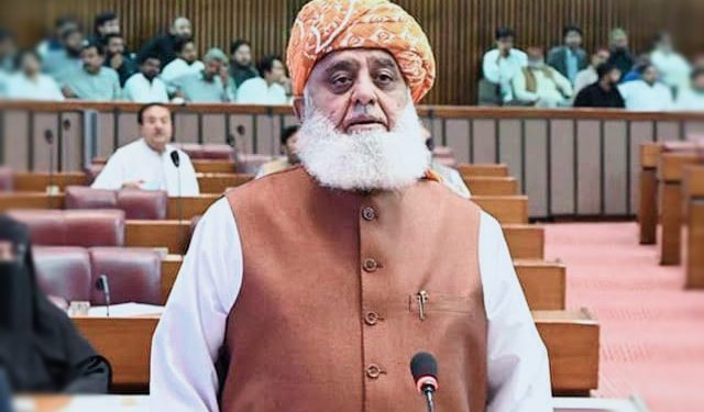 فوج سمیت ہر ادارے میں ایکسٹینشن غلط ہے، پارلیمنٹ کو بھی حق ملنا چاہیے: فضل الرحمان