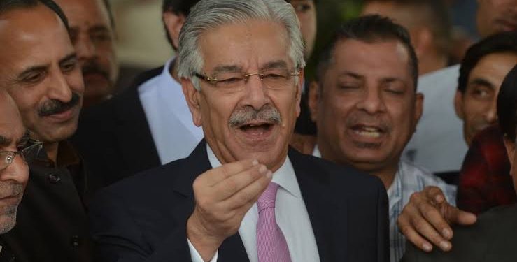 اپنے الفاظ پر قائم رہنا اور 15 دن میں عمران خان کو جیل سے نکلوانا، خواجہ آصف