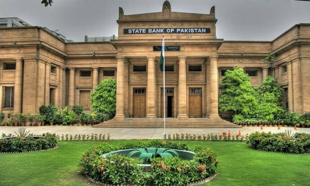 بینکوں کی جانب سے مہنگے ڈالر بیچ کر 65 ارب روپے کمانے پر رپورٹ طلب