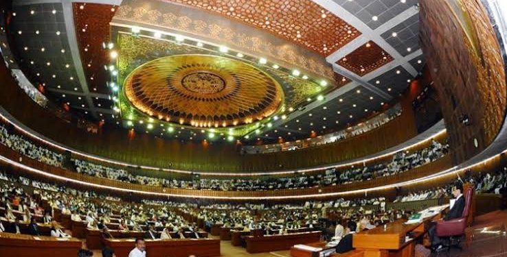 سپریم کورٹ میں ججز کی تعداد بڑھانے کا بل سینیٹ میں پیش، پی ٹی آئی کی مخالفت