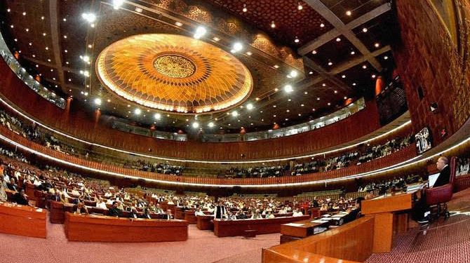 سپریم کورٹ ججز کی تعداد 17 سے 23 کرنے کا بل مؤخر