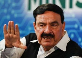 جمہوریت شاہراہ دستور پر ننگی ہو چکی، شیخ رشید کی حکومت پر سخت تنقید