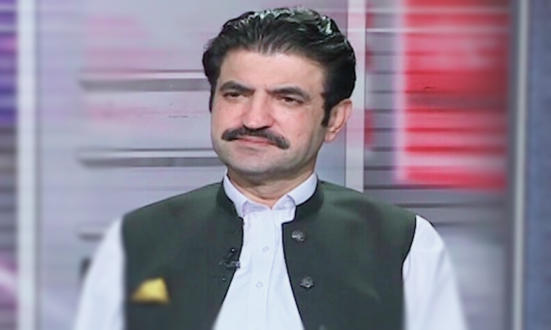 فیض حمید پر بغاوت نہیں، صرف بھتہ خوری کا الزام ہے: شیر افضل مروت