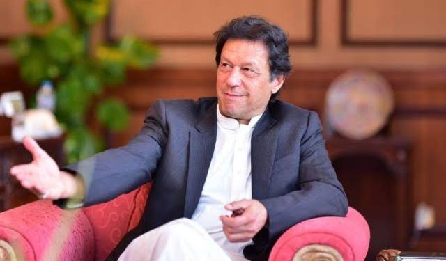 عمران خان کی آکسفورڈ چانسلر نامزدگی، برطانوی میڈیا کی شدید تنقید