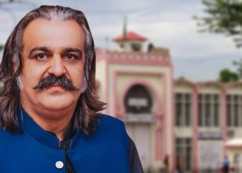 غیر قانونی اسلحہ و شراب کیس: خیبرپختونخوا کے وزیراعلیٰ کے وارنٹ گرفتاری جاری