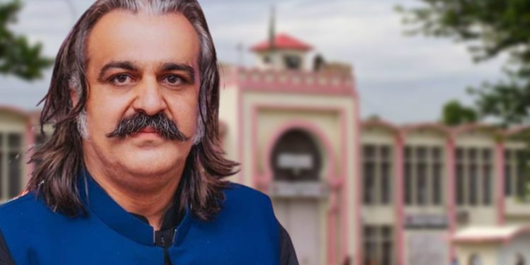 غیر قانونی اسلحہ و شراب کیس: خیبرپختونخوا کے وزیراعلیٰ کے وارنٹ گرفتاری جاری