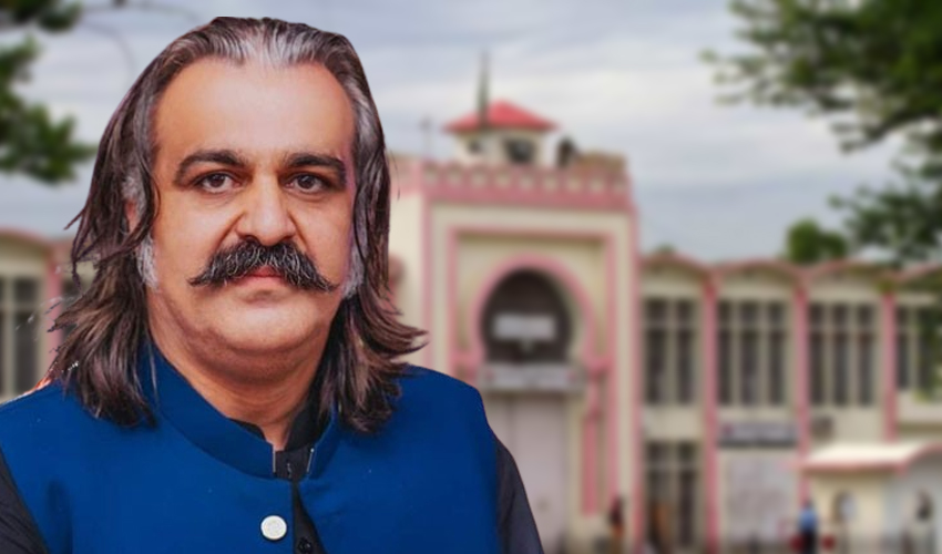 غیر قانونی اسلحہ و شراب کیس: خیبرپختونخوا کے وزیراعلیٰ کے وارنٹ گرفتاری جاری