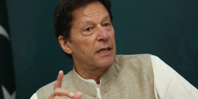 فائز عیسیٰ جیسی حرکتیں کر رہا ہے، وہ ذہنی طور پر ٹھیک نہیں لگ رہا، عمران خان