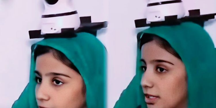 فکر یا مداخلت ؟بیٹی کے سر پہ باپ نے کیمرہ لگوا دیا ،دلچسپ ویڈیو وائرل