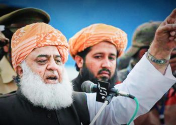 میرے مدارس کی اینٹ گراؤ گے تو تمہارے اقتدار کی عمارت گرا دوں گا،مولانا فضل الرحمن