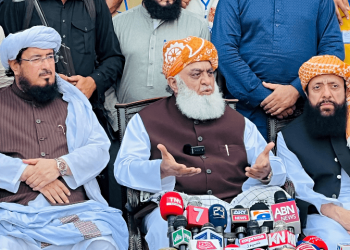 پارلیمنٹ عوام کی بجائے طاقتوروں کی خدمت کر رہی ہے:مولانا فضل الرحمٰن