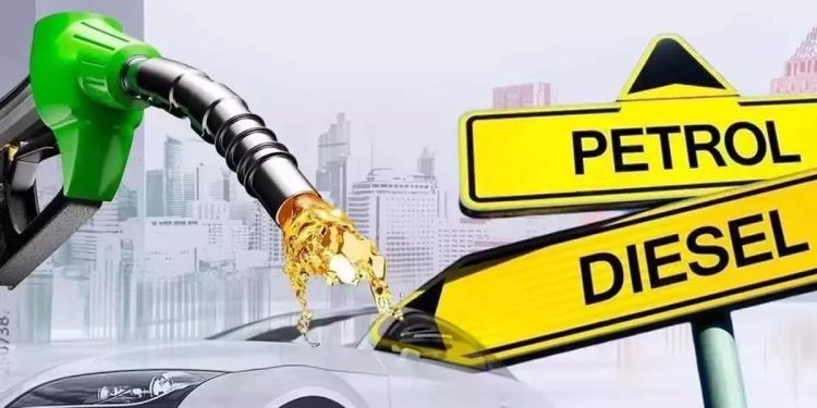 پیٹرول اور ڈیزل کی قیمتوں میں کمی، نئی قیمتوں کا اطلاق رات 12 بجے سے ہوگا