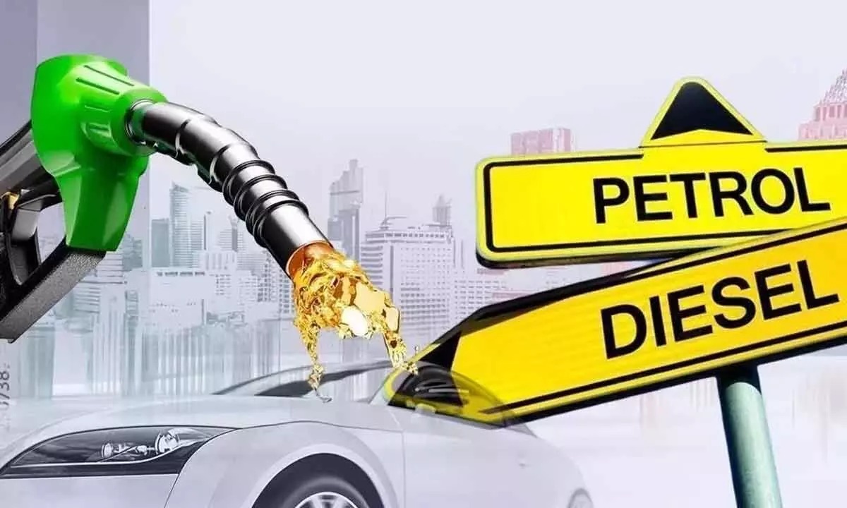پیٹرول اور ڈیزل کی قیمتوں میں کمی، نئی قیمتوں کا اطلاق رات 12 بجے سے ہوگا