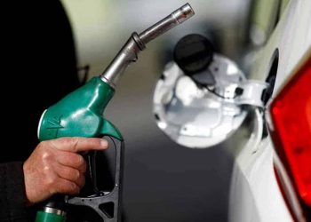پیٹرولیم مصنوعات کی قیمتوں میں کمی، عوام کے لیے بڑی خوشخبری