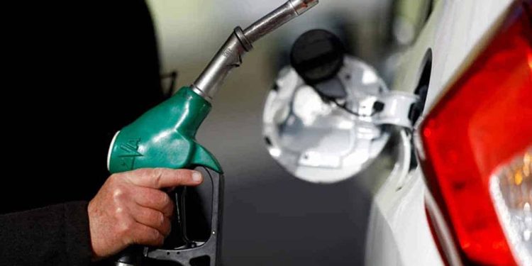 پیٹرولیم مصنوعات کی قیمتوں میں کمی، عوام کے لیے بڑی خوشخبری
