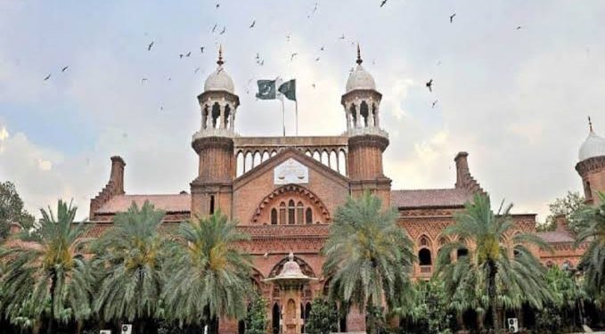 لاہور ہائیکورٹ کا چیئرمین نادرا منیر افسر کو عہدے سے ہٹانے کا حکم