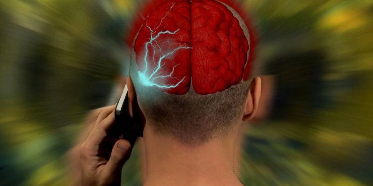 کیا موبائل فون کی لہریں کینسر کا باعث ہیں؟ عالمی تحقیق کا تجزیہ
