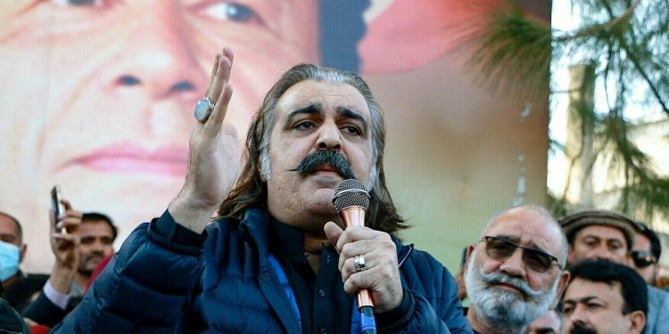 ڈگریاں انسان کو نہیں بناتیں،انسان ڈگریاں بناتا ہے: علی امین گنڈاپور