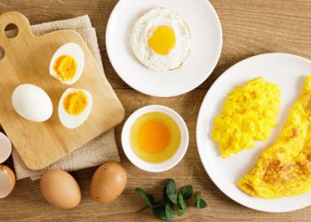 اُبلا ہوا انڈا یا آملیٹ، کون سا زیادہ صحت بخش ہے؟