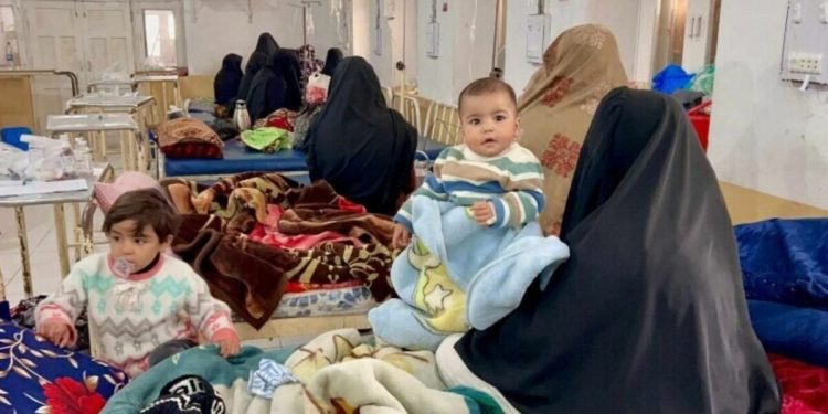 راستے بند، بچوں کی اموات؛ پارا چنار میں دھرنا شدت اختیار کر گی