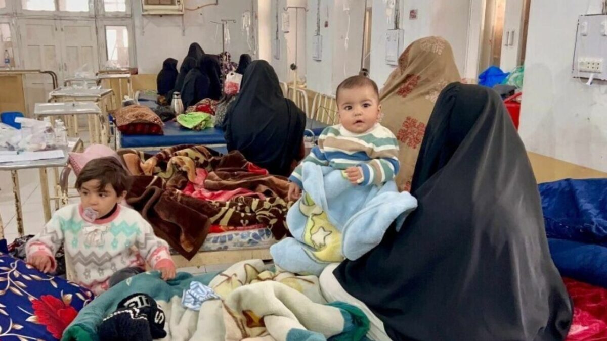 راستے بند، بچوں کی اموات؛ پارا چنار میں دھرنا شدت اختیار کر گی