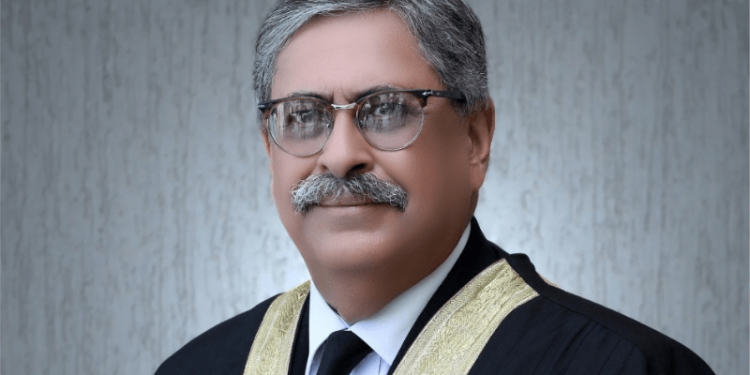 ریاست حکومت بدلنے اور لانے میں مصروف ہے، ادارے سیاسی مخالفین کے پیچھے پڑے ہیں، جسٹس اطہر من اللہ