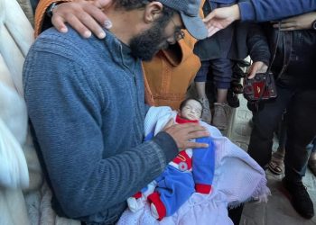 غزہ میں سردی سے جم کر جاں بحق ہونے والے شیر خوار بچوں کی تعداد 6 ہو گئی