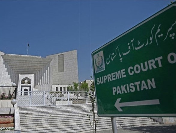 آئینی بینچ نے فوجی عدالتوں میں سویلینز کے ٹرائل روکنے سے متعلق کیس کی سماعت مؤخر کرنے کی درخواست پر سماعت کی