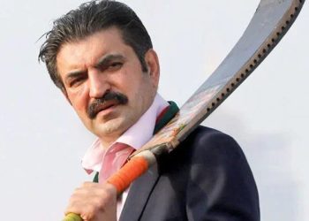 فیض حمید کی وجہ سے ہمیں فائدہ نہیں ہوا، الٹا نقصان اٹھایا: شیرافضل مروت
