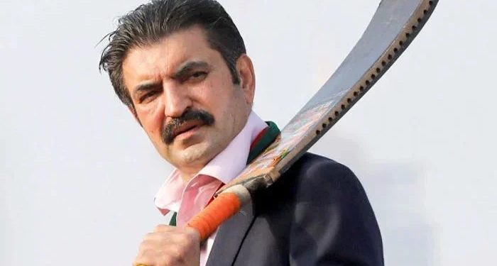 فیض حمید کی وجہ سے ہمیں فائدہ نہیں ہوا، الٹا نقصان اٹھایا: شیرافضل مروت