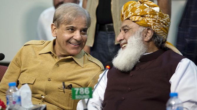 مدارس بل پر حکومت اور جے یو آئی کے مذاکرات کامیاب، نوٹیفکیشن جلد جاری کرنے کا فیصلہ