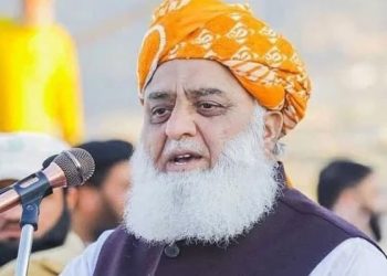 مدارس بل پر دستخط نہ ہوئے تو آئندہ کا لائحہ عمل دیں گے: مولانا فضل الرحمان