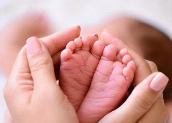 معاشی مجبوری یا سنگدلی؟ ماں نے نومولود کو بیچ دیا