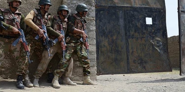 لانس نائیک محمد امین، جن کا تعلق فیصل آباد سے تھا اور جن کی عمر 34 سال تھی، بہادری سے لڑتے ہوئے شہید