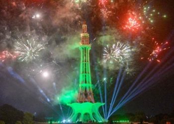 نئے سال کی آمد، لاہور میں آتشبازی پر مکمل پابندی عائد ،نوٹیفکیشن جاری