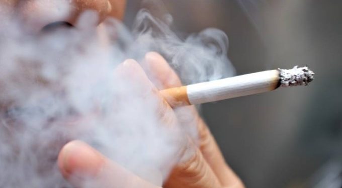 وزیر خارجہ کو ممنوعہ علاقے میں سگریٹ نوشی مہنگی پڑ گئی
