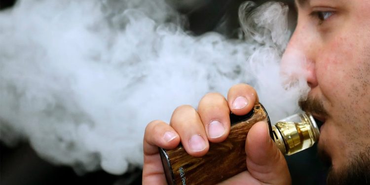 ویپس میں کتنی نیکوٹین ہوتی ہے؟ یہ جان کر آپ شاید ویپنگ چھوڑ دیں
