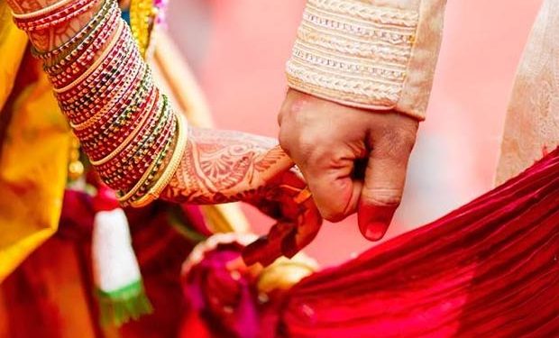 ’کھانے کی برائیاں کون کرے گا؟‘، منفرد شادی کارڈ سوشل میڈیا پر چھا گیا