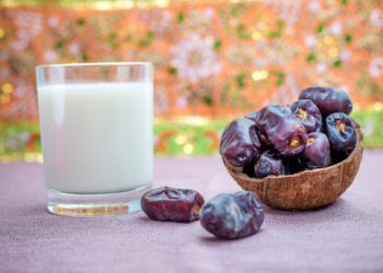 کھجور اور دودھ کا کومبو سردی کے موسم کی صحت مند غذا