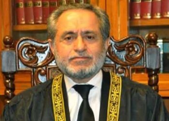 آرمی ایکٹ صرف فوجیوں پر لاگو ہوتا ہے،ملٹری کورٹ ٹرائل پر مطمئن کریں:جسٹس جمال مندوخیل